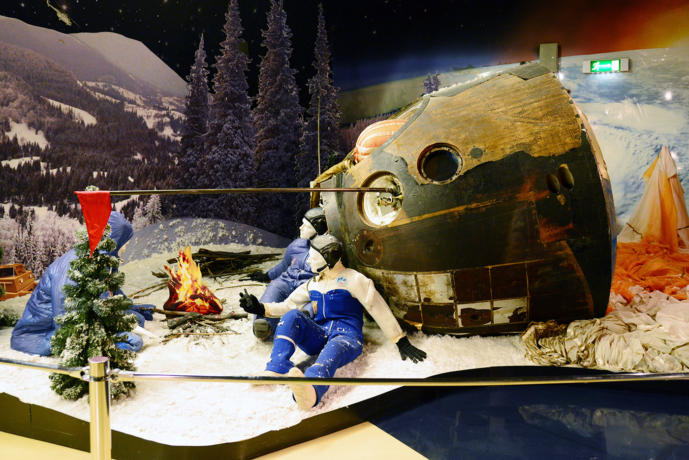 День космонавтики в москве. Музей космонавтики на ВДНХ. Спускаемый аппарат космического корабля «Союз ТМ-7». Мемориальный музей космонавтики спускаемый аппарат Восток. Спускаемый аппарат космического корабля «Союз-23».