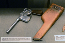 7,63-мм пистолет Mauser C96 (модель 1912 года), принадлежал маршалу Советского Союза И.С.Коневу (командовал Калининским фронтом с октября 1941 по август 1942г), ЦМВС, г.Москва