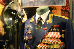 Шлемофон и парадный китель с маршальскими погонами (звание присвоено 6 мая 1985), ЦМВС, г.Москва