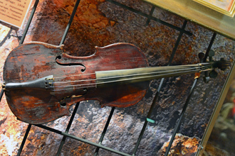 Скрипка, принадлежавшая поручику М.Н. Тухачевскому в период нахождения в германском плену. ЦМВС, г.Москва