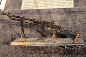 Подарок чехословацких оружейников Б.М. Шапошникову – модель ручного пулемёта ZB-26, ЦМВС, г.Москва