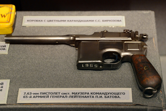 7,63-мм пистолет Mauser C96 (модель 1912 года) командующего 65-й армией генерал-лейтенанта П.И. Батова, ЦМВС, г.Москва