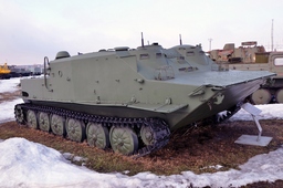 Командно-штабная машина БТР-50ПУ на базе гусеничного плавающего бронетранспортера