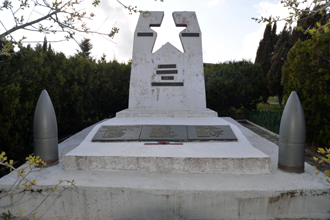 Братская могила личного состава орудийной башни №2, погибшего при взрыве 17 декабря 1941 года, музейный комплекс «35-я береговая батарея»
