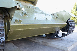 Т-34-85 омского производства – проушины по углам носовой балки 
