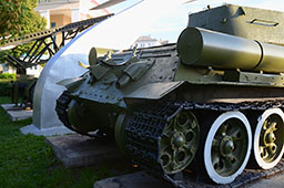 Т-34-85 производства завода №112 – кормовой откидной лист закрывает торец нижнего листа