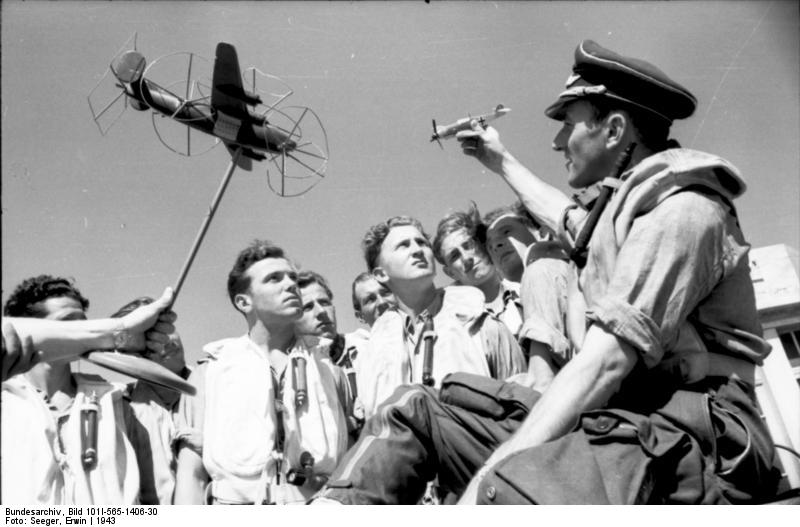 ����������: ��� �� Bf.109 ��������� ������������ �������������� B-24 � 12 ����� (�������, 1943)