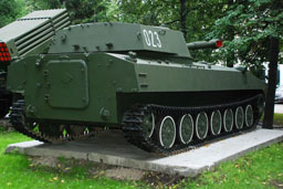 122-мм полковая самоходная гаубица 2С1 «Гвоздика», штаб Центрального военного округа, Екатеринбург