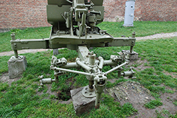 Неопознанная зенитная пушка – клон 40-мм Bofors , Белградский военный музей 