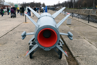 Зенитная управляемая ракета В-611 (4К60) комплекса М-11 «Шторм», Выставка флотского вооружения на Маячном пирсе в Кронштадте