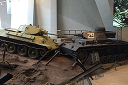 Советский Т-34 таранит немецкий Pz.Kpfw III, музей истории Великой Отечественной войны, Минск