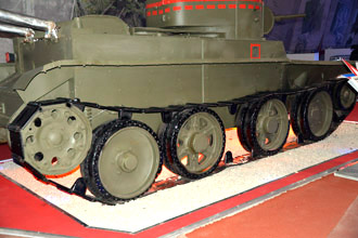 Лёгкий колёсно-гусеничный танк БТ-5, парк «Патриот»