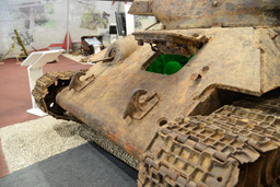 Средний танк Т-34 выпуска Сталинградского тракторного завода, 1942 год, парк «Патриот»
