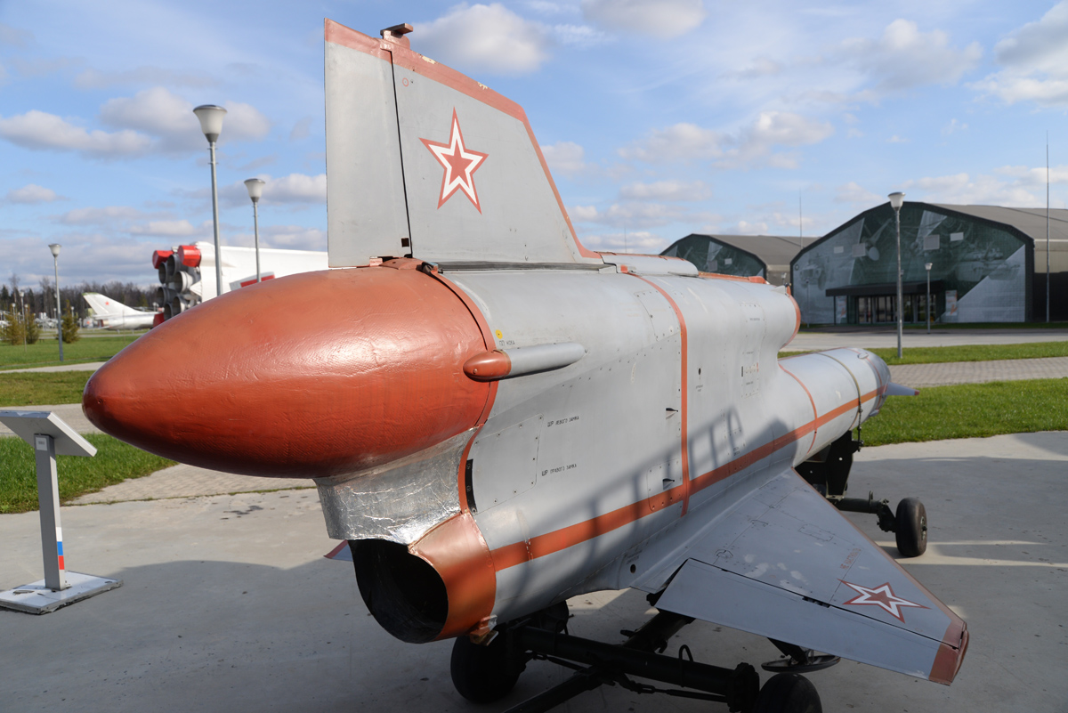 Советские беспилотники. Бла ту 143. Советский беспилотник ту-143. Ту-143 беспилотный летательный аппарат рейс. Ту-143 самолёт-разведчик.