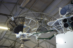 Телекоммуникационный спутник-ретранслятор «Луч». Выставка «Космические войска: через тернии к звёздам» в парке «Патриот» 