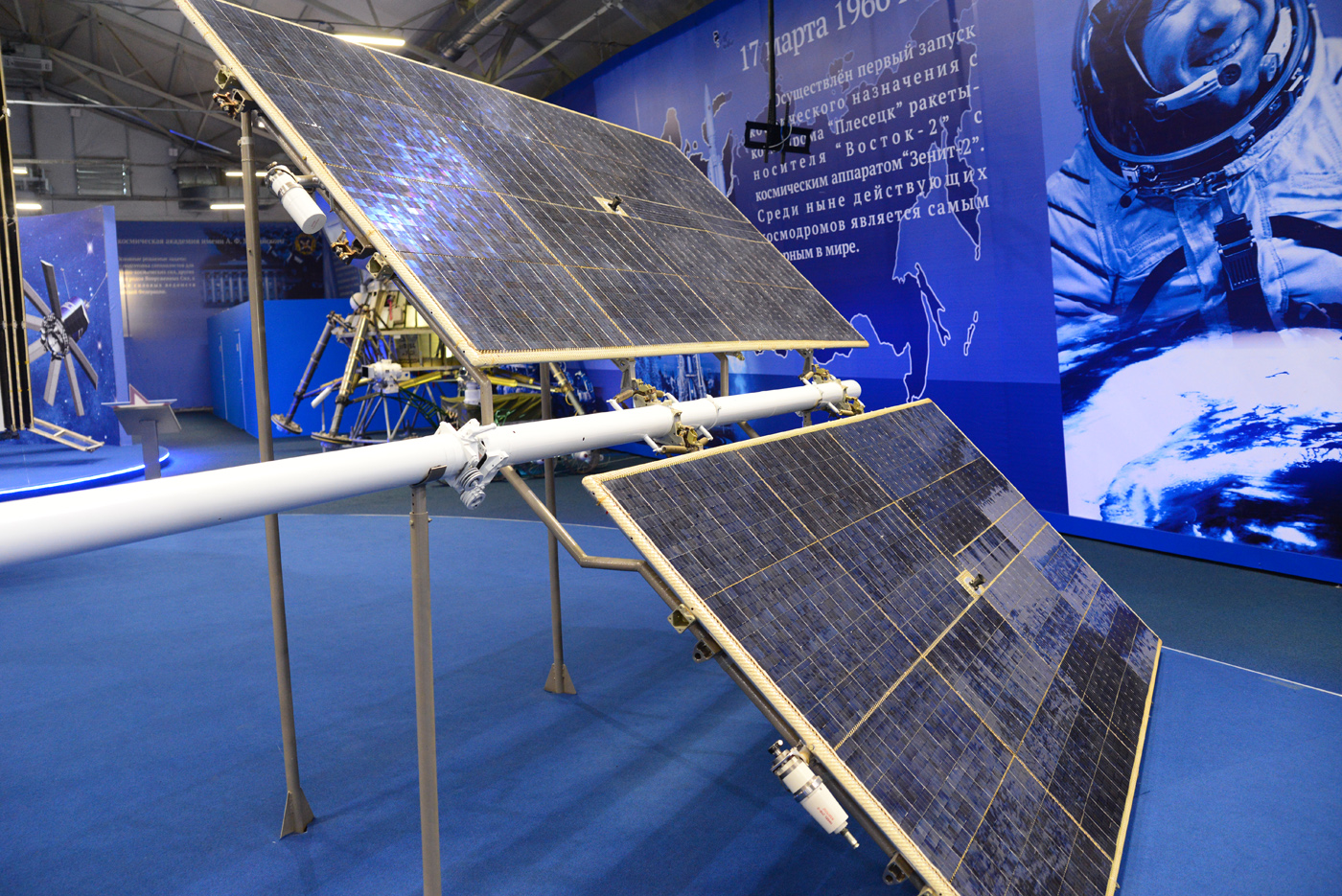 Какое преобразование осуществляется в солнечных батареях спутников. Спутник Луч 5. Солнечные батареи Квант. Метеор-3 (космический аппарат). Квант АО НПП Квант.