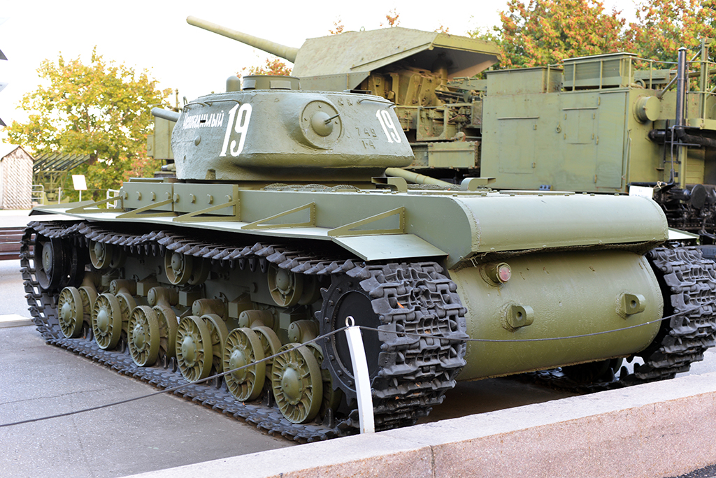 Первый тяжелый танк. Тяжелый танк кв-1с. Танк кв-1. Кв 1 1. Кв-1м танк.