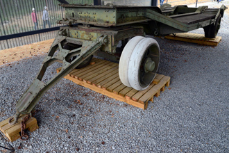 Трейлер производства завода Жюля Вейца для перевозки Renault FT-17, Танковый музей в Парола