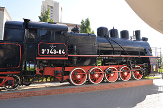 Паровоз Эр743-64 у музея-панорамы «Сталинградская битва», Волгоград