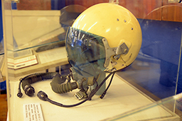Защитный шлем ЗШ-5АП и кислородная маска КМ-34 Героя Советского Союза генерал-майора авиации Александра Федотова, погибшего при испытаниях МиГ-31 