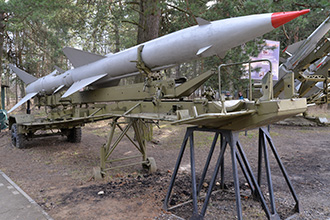 Зенитная управляемая ракета комплекса С-75 на транспортно-заряжающей машине ПР-11, Ленино-Снегирёвский военно-исторический музей