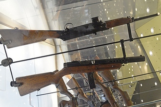 Экспериментальные пистолеты-пулеметы: сверху Токарева (1931 г.), снизу - Коровина (1930 г.), Тульский государственный музей оружия