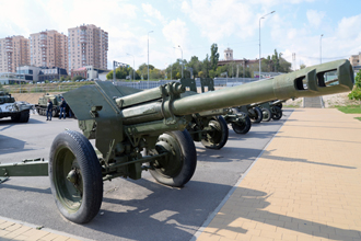 152-мм гаубица образца 1943 года Д-1, Экспозиция военной техники на центральной набережной Волгограда