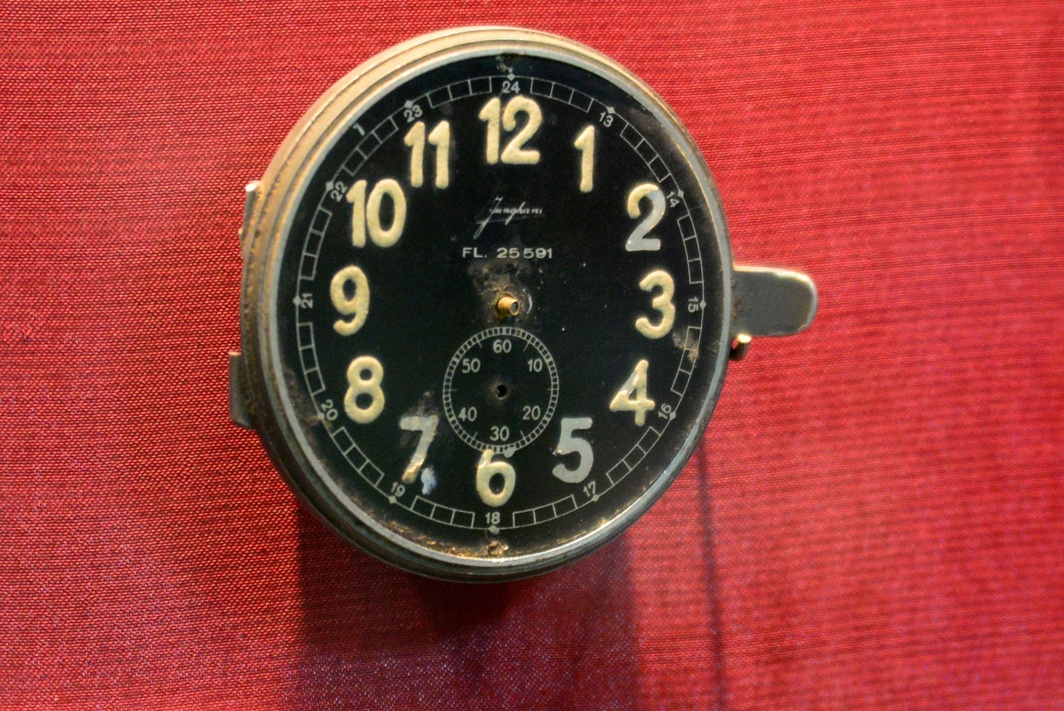 Летные часы ссср. Немецкие авиационные часы. Авиационные часы СССР. Junghans часы самолетные. Немецкие часы довоенные.