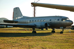 Пассажирский самолет Ил-14.
