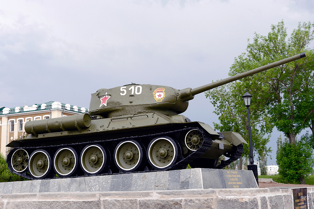 Россия начнёт снимать с постаментов танки Т-34
